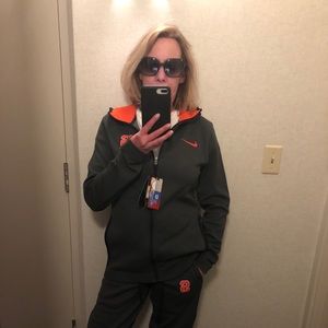 Meet your Posher, Hillary